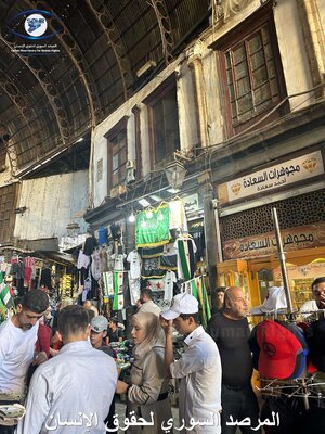 تصاویری از فروش علنی پرچم داعش در بازارهای سوریه!