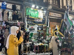 تصاویری از فروش علنی پرچم داعش در بازارهای سوریه!