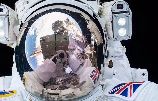 فضانورد انگلیسی: «به کشف حیات فرازمینی نزدیکتر از همیشه هستیم.» 2 آیا واقعا موجودات فضایی وجود دارند؟ | پاسخ یک فضانورد انگلیسی