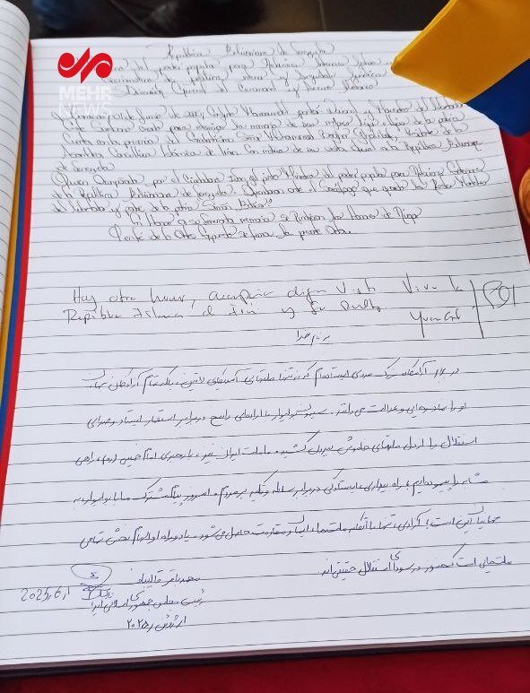 ادای احترام رئیس مجلس به سیمون بولیوار + ویدئو | لحظه امضای دفتر یادبود مقبره سیمون بولیوار توسط قالیباف