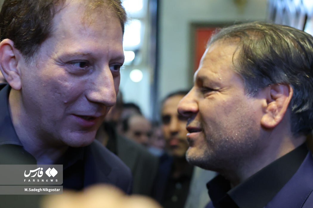 انتشار اولین تصویر رسمی از بابک زنجانی بعد از آزادی | حضور علی پروین، علیرضا دبیر، وحید حقانیان و... در مراسم ترحیم پدر علی انصاری