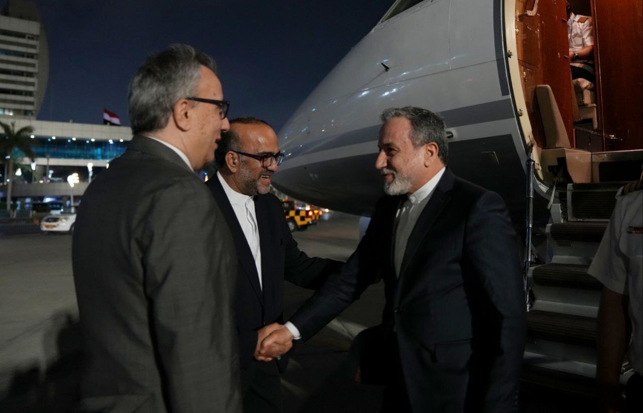 ورود وزیر امور خارجه به قاهره + تصاویر