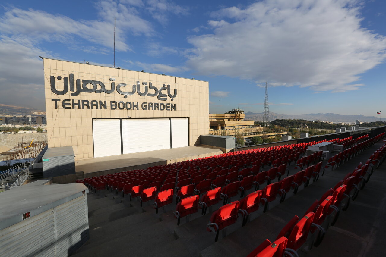 از گالریگردی تا تماشای فیلم در باغ کتاب