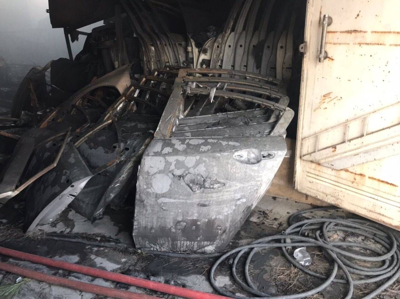 آتش در انبار لوازم یدکی خودرو در جاده قدیم کرج | تصاویر