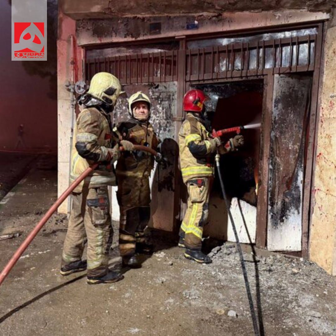 آتش در انبار لوازم یدکی خودرو در جاده قدیم کرج | تصاویر