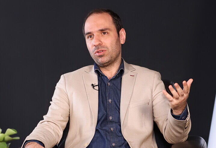 بلاتکلیفی وزارت اقتصاد تمام میشود؟ | مدنیزاده و چالشهای بنزین و ارز ؛ وزیر اقتصاد جدید چه برنامهای دارد؟