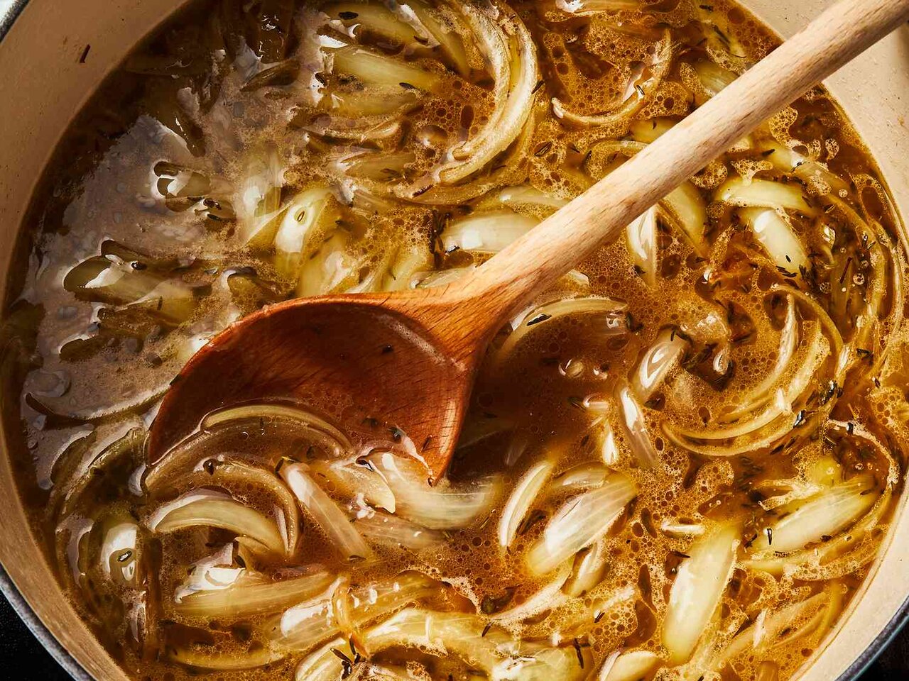 دستور تهیه سوپ پیاز فرانسوی ؛ طعمی کلاسیک با مواد در دسترس ایرانی