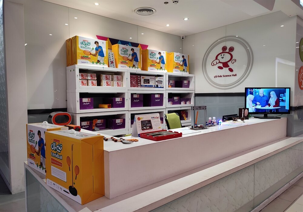 گشت وگذار نوجوانانه زیر سایه کتاب