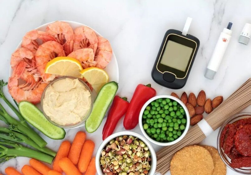 چه میوههایی قند خون را پایین میآورند؟ | لیست بهترین میوهها برای دیابتیها