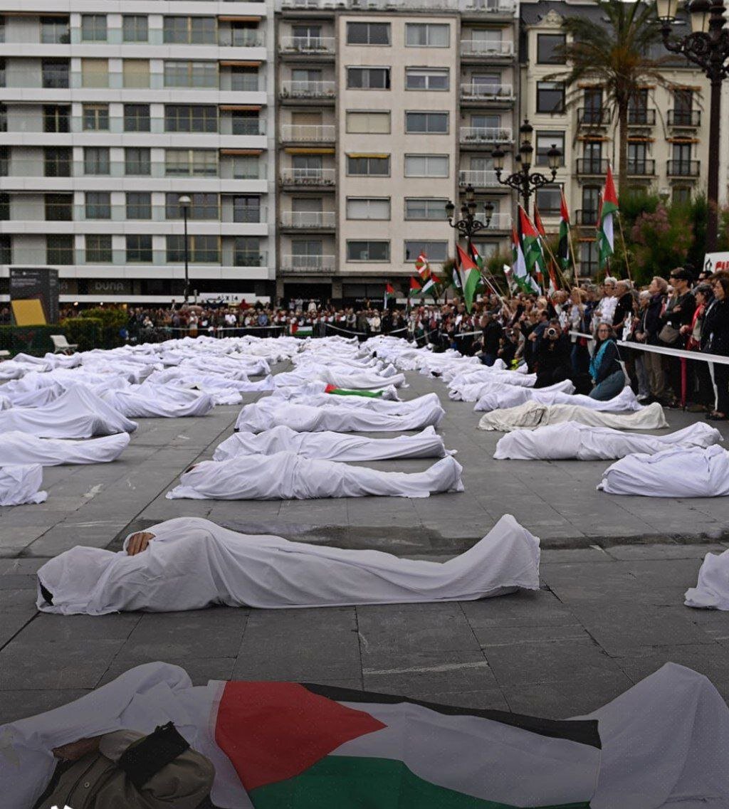 اسپانیایی ها کفن پوش شدند | تصاویر