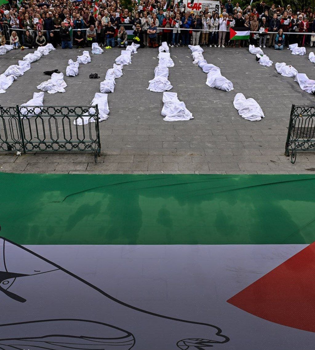 اسپانیایی ها کفن پوش شدند | تصاویر