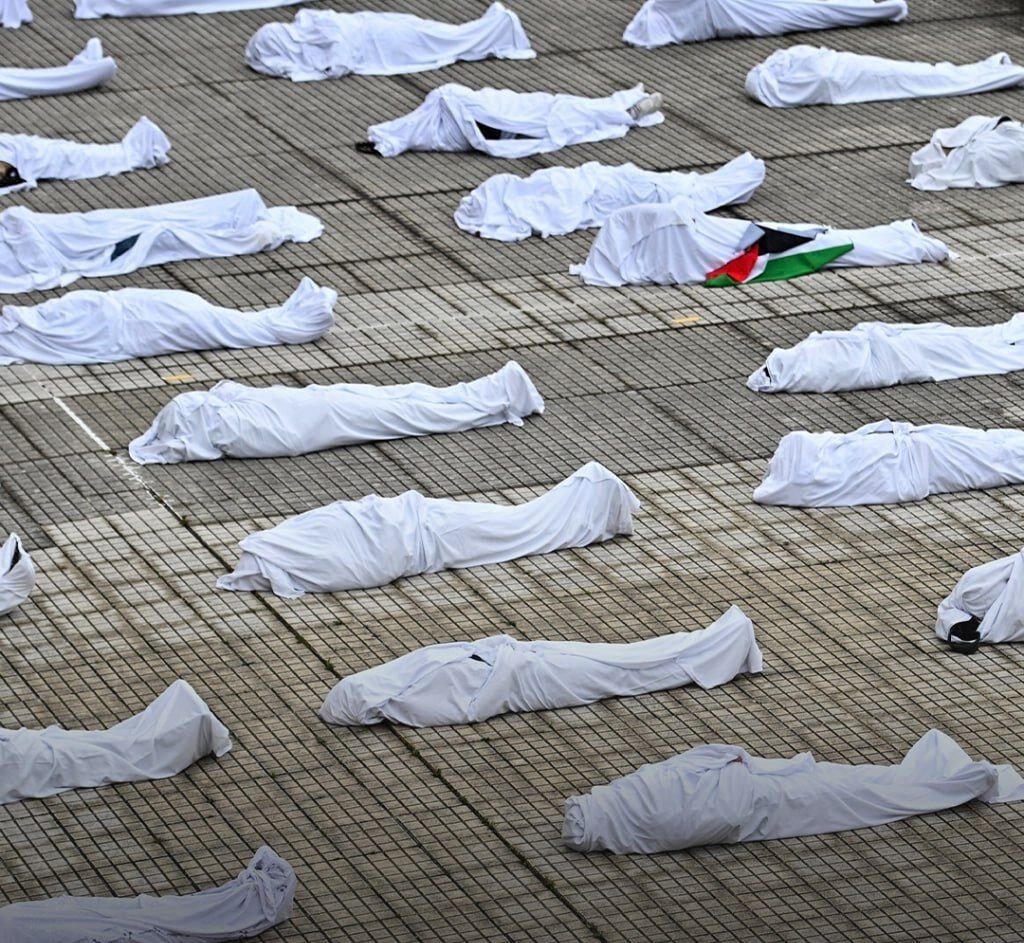 اسپانیایی ها کفن پوش شدند | تصاویر