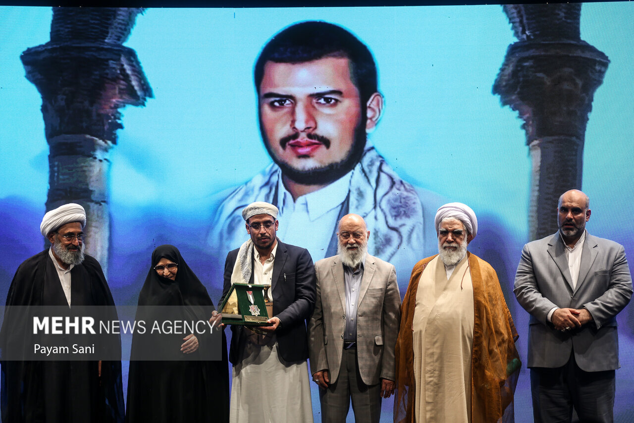 زهرا مصطفوی دختر امام خمینی(ره) در یک مراسم رسمی | تصاویر