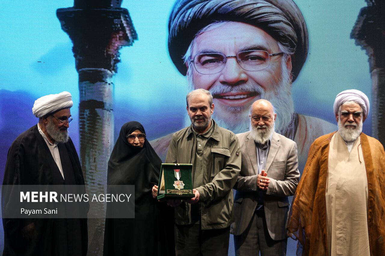 زهرا مصطفوی دختر امام خمینی(ره) در یک مراسم رسمی | تصاویر