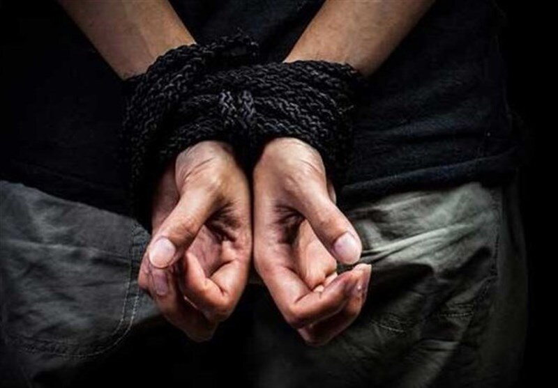 لحظه آزادی گروگان چینی توسط پلیس | ببینید گروگان را در کجا و چگونه بسته بودند آدم ربایی - گروگانگیری