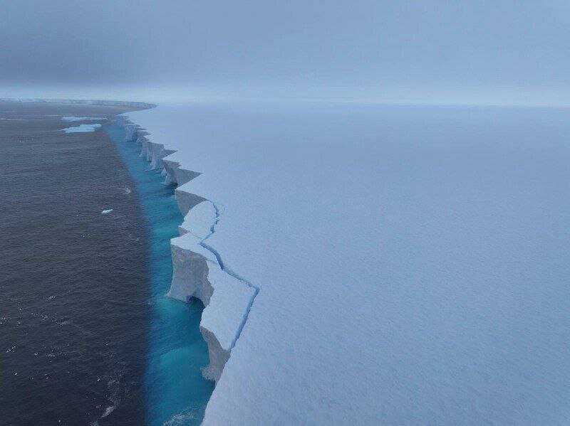 بزرگترین کوه یخ A۲۳A در جهان از Chalia خارج شد
