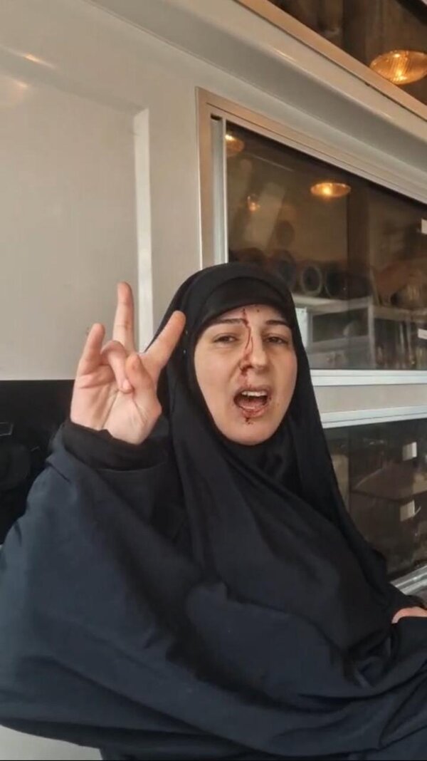 دختری که با یک جمله امام مقابل تانک اسرائیلی ایستاد + تصاویر