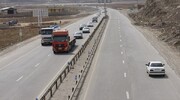 لحظه عبور حادثه ساز عابر پیاده از بزرگراه + ویدئو