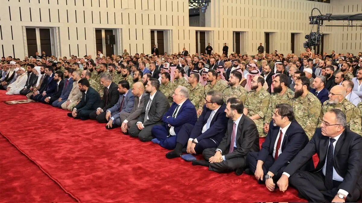 تصاویری از نماز عید قربان جولانی که در کاخ الشعب اقامه کرد | تصاویر