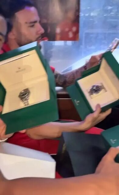 هدیه گرانقیمت رئیس جمهور به بازیکنان اندونزی | عکس