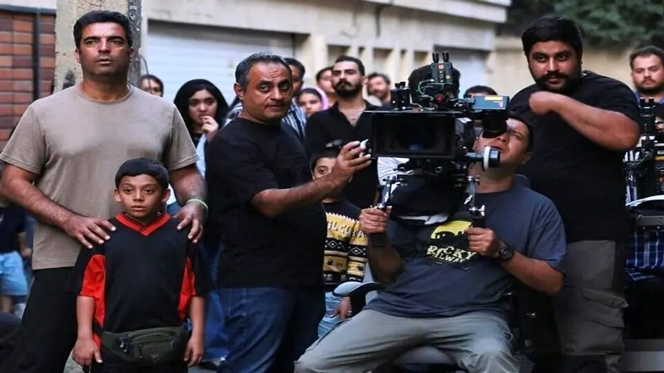 منوچهر هادی: برای این سریال ۴۸ ساعت غذا نخوردم! | شهرداری تهران ساعت ۴ صبح در صحنه حاضر می‌شدند تا مطمئن شوند همه چیز مهیاست