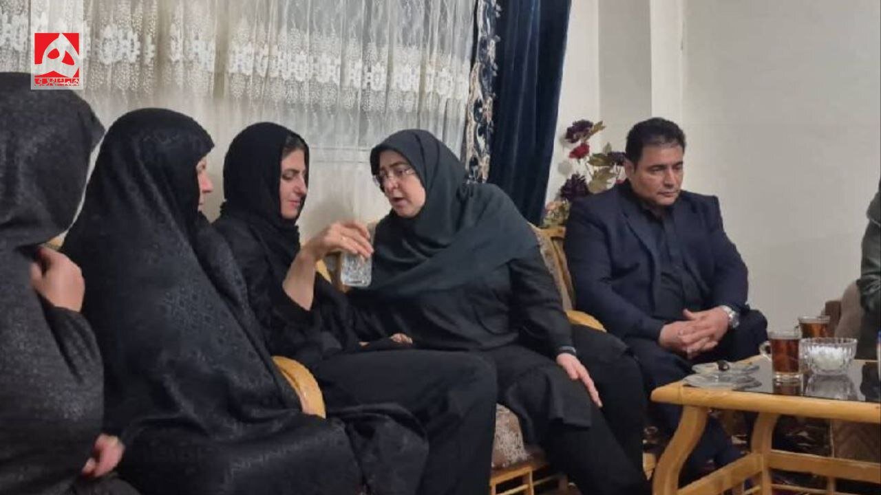 مهاجرانی و ربیعی به خانه مرحوم الهه حسیننژاد رفتند + تصاویر