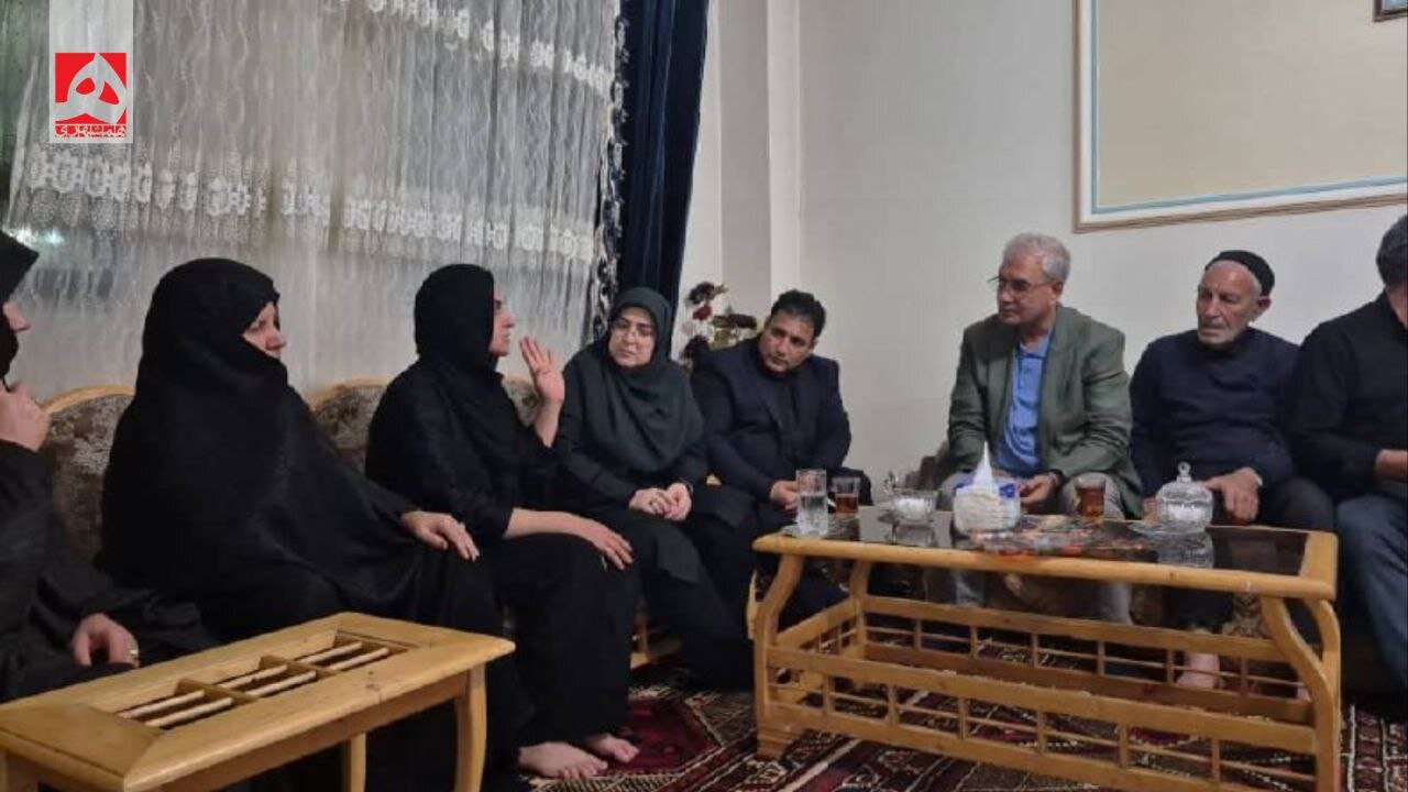 مهاجرانی و ربیعی به خانه مرحوم الهه حسیننژاد رفتند + تصاویر