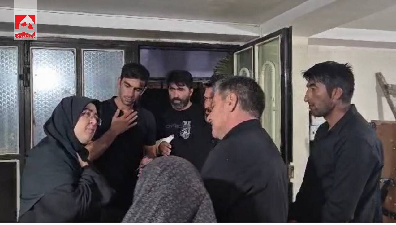 مهاجرانی و ربیعی به خانه مرحوم الهه حسیننژاد رفتند + تصاویر