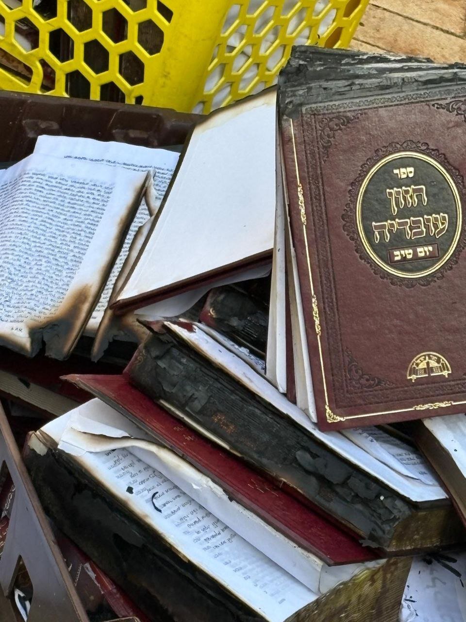 آتش در کنیسه اسحاق یوسف در قدس اشغالی | وضعیت کتابها را ببینید