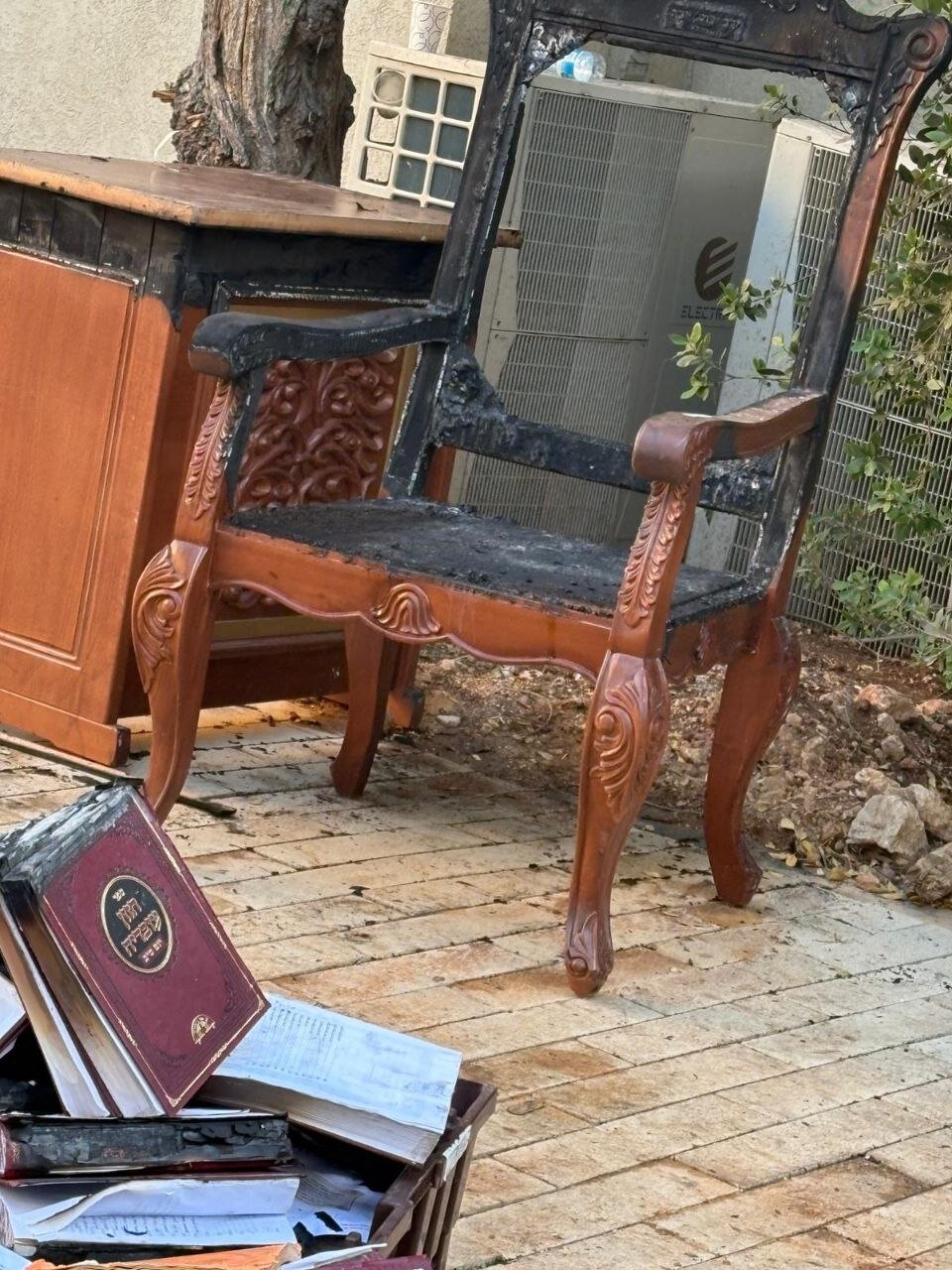 آتش در کنیسه اسحاق یوسف در قدس اشغالی | وضعیت کتابها را ببینید