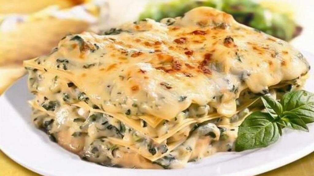 طرز تهیه لازانیای مرغ و ریحان با قارچ و سس بشامل