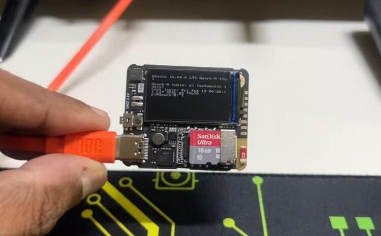 این رایانه جیبی قدرتمند در جیب جا میشود + عکس