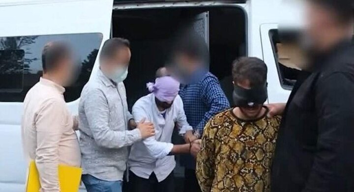 لحظه تماسی خانواده ایرانی که از یک خرابکاری بزرگ پرده برداشت + ویدئو | ۱۳ داعشی دستگیر شدند