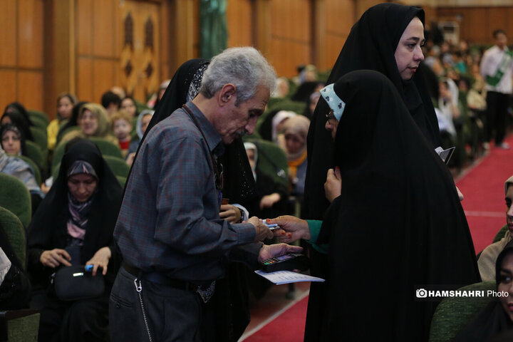 برنامه گلریزان برای آزادسازی زندانیان در مجموعه فرهنگی ورزشی 5 آذر