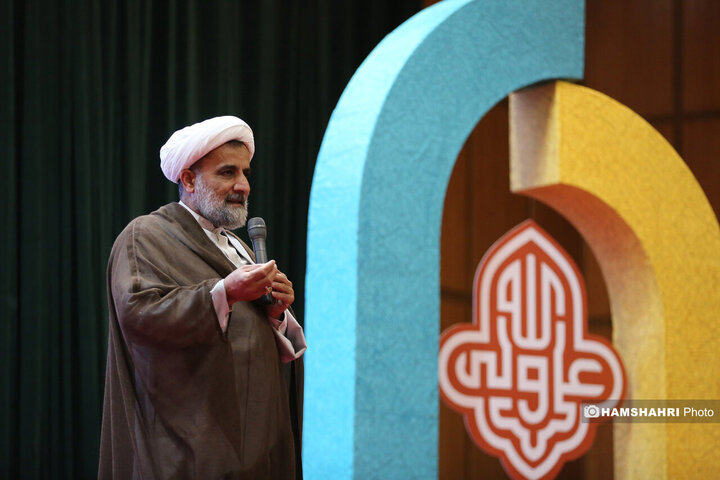 برنامه گلریزان برای آزادسازی زندانیان در مجموعه فرهنگی ورزشی 5 آذر