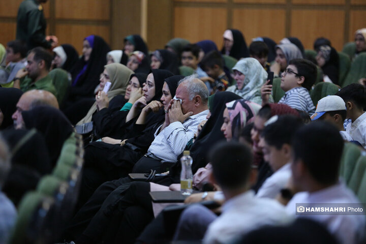 برنامه گلریزان برای آزادسازی زندانیان در مجموعه فرهنگی ورزشی 5 آذر