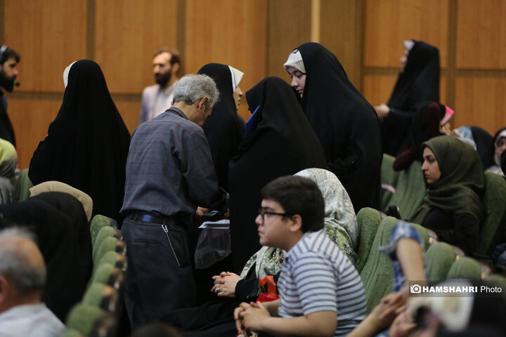 برنامه گلریزان برای آزادسازی زندانیان در مجموعه فرهنگی ورزشی 5 آذر