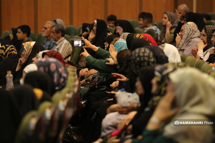 برنامه گلریزان برای آزادسازی زندانیان در مجموعه فرهنگی ورزشی 5 آذر