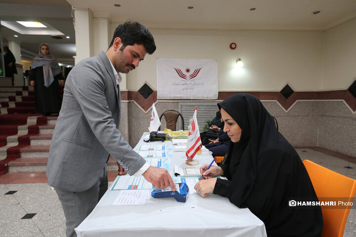 برنامه گلریزان برای آزادسازی زندانیان در مجموعه فرهنگی ورزشی 5 آذر