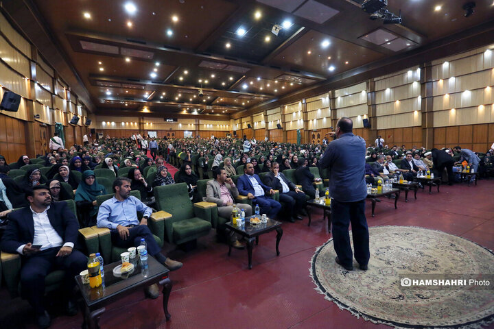 برنامه گلریزان برای آزادسازی زندانیان در مجموعه فرهنگی ورزشی 5 آذر