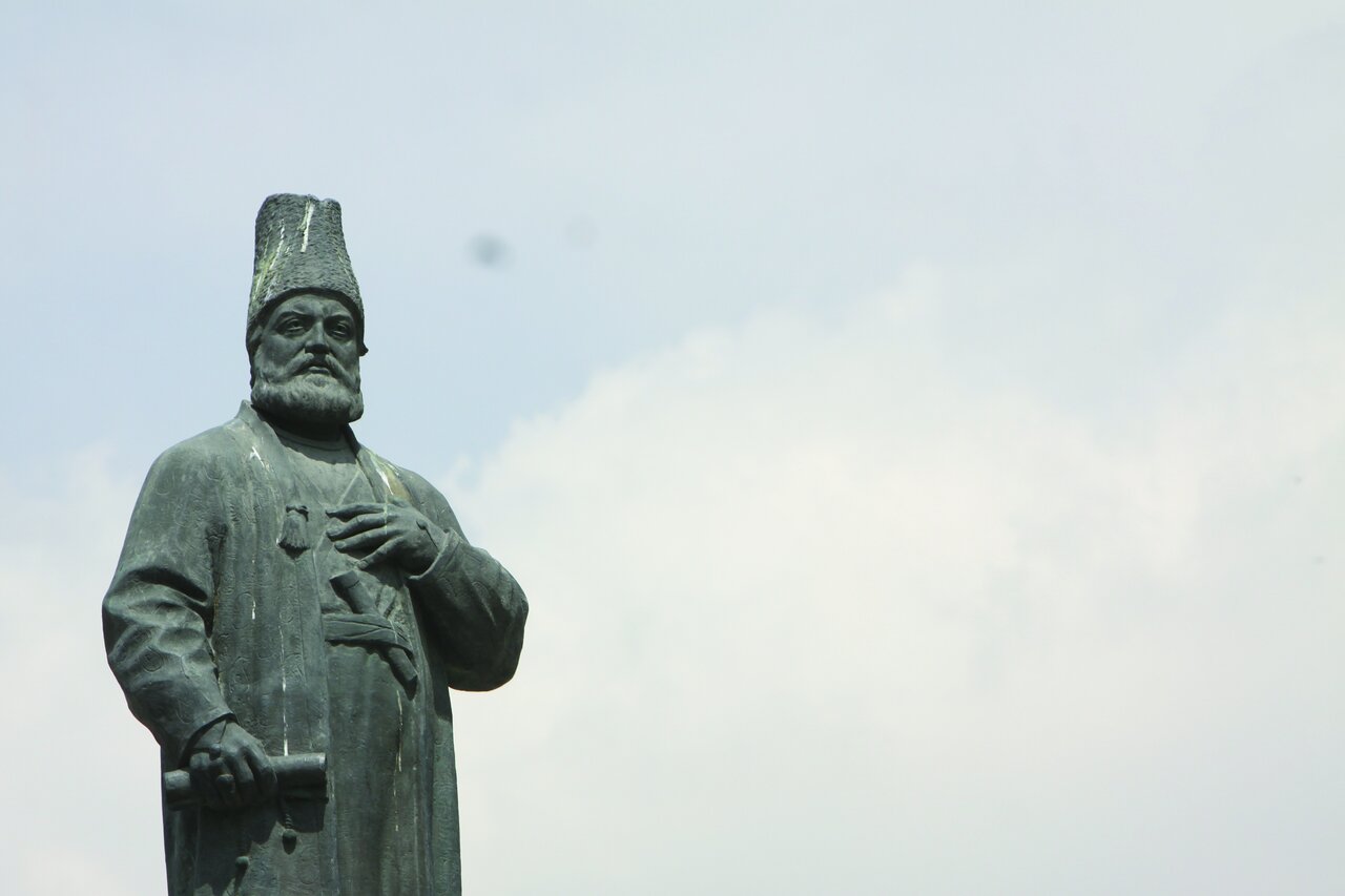 مجسمه امیرکبیر