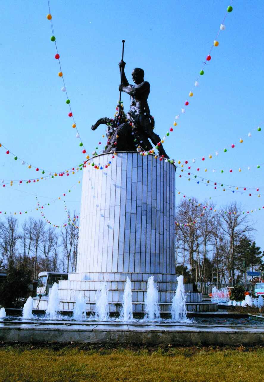 روایتی جعلی از مجسمه ۹۰ ساله پایتخت