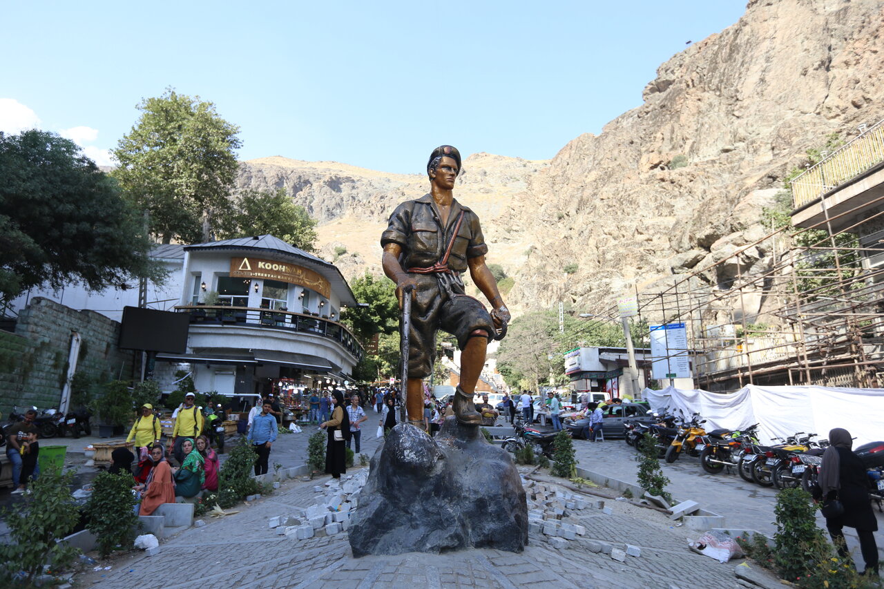 اسرار مرد کوهستان در سایه کوه و تاریخ | مجسمهای علیه جریان جاری زمانه