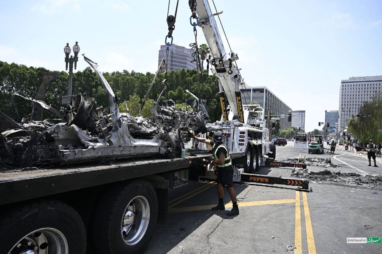 پاکسازی خیابان‌های لس‌آنجلس از خودروهای سوخته پلیس | تصاویر