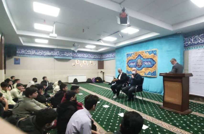 خلبان بازنشسته محله فردوس، محبوب «نسل زد»