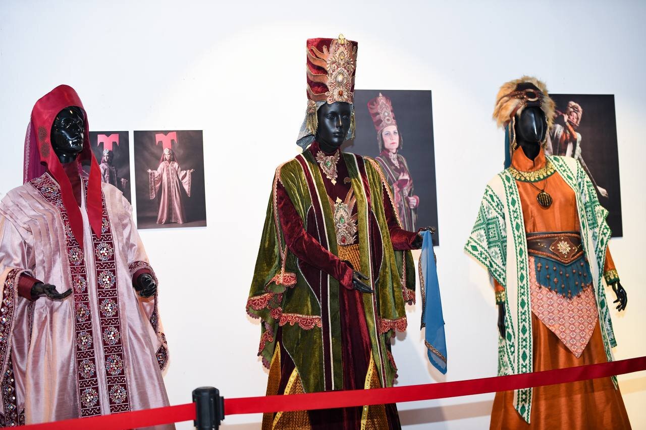 نمایش لباسهای رستم، سهراب، تهمینه و اسفندیار در خانه هنرمندان