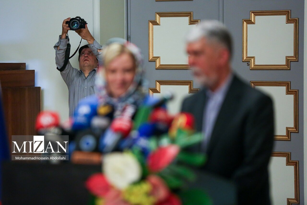 پوشش و استایل فرستاده زن روسی در تالار وحدت | تصاویر