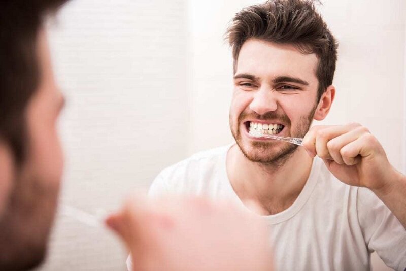 کی مسواک بزنیم بهتر است؟