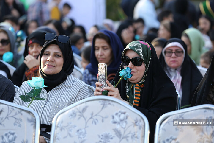 اهتزاز بزرگترین پرچم علوی بر فراز تهران