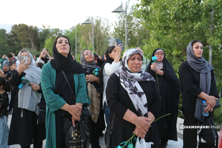 اهتزاز بزرگترین پرچم علوی بر فراز تهران